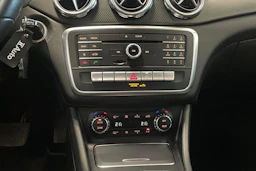 harmaa Mercedes-Benz GLA 2018 kuva 20.