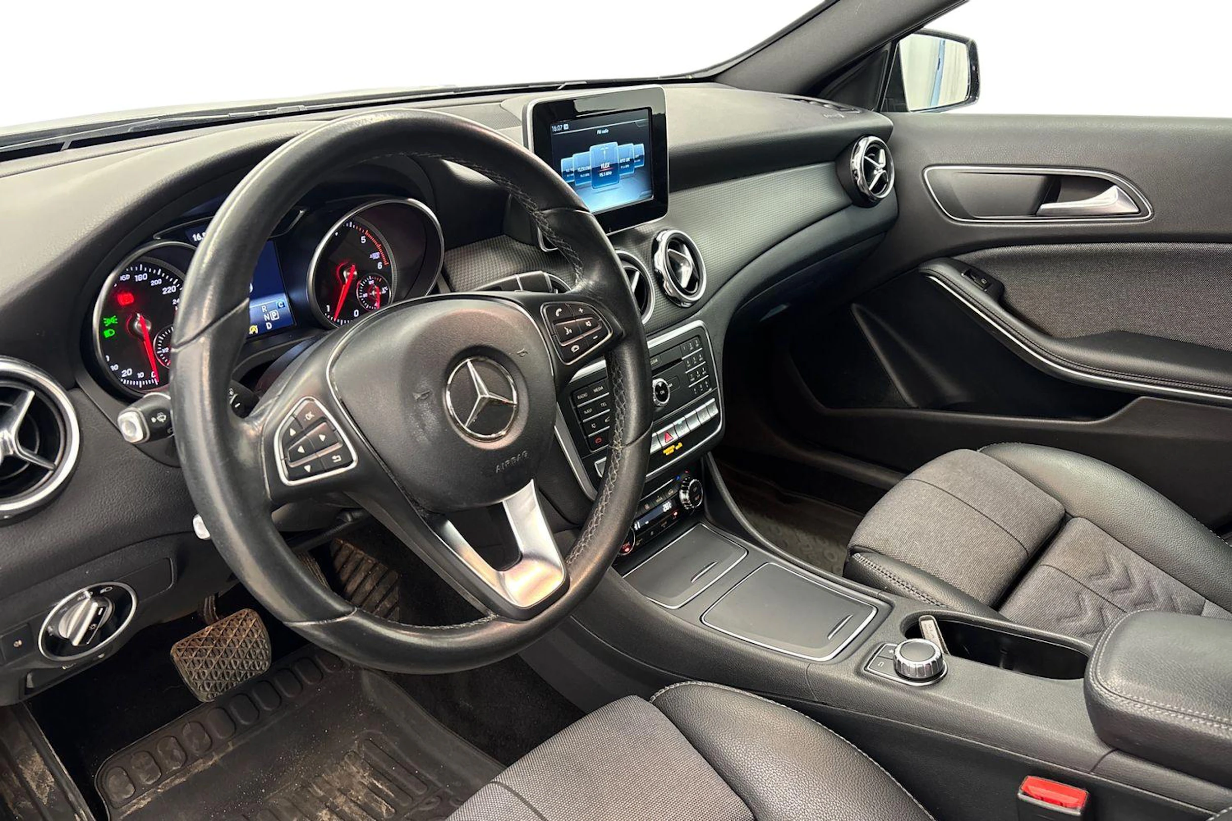 met. ruskea (beige) Mercedes-Benz GLA 2018 kuva 6.