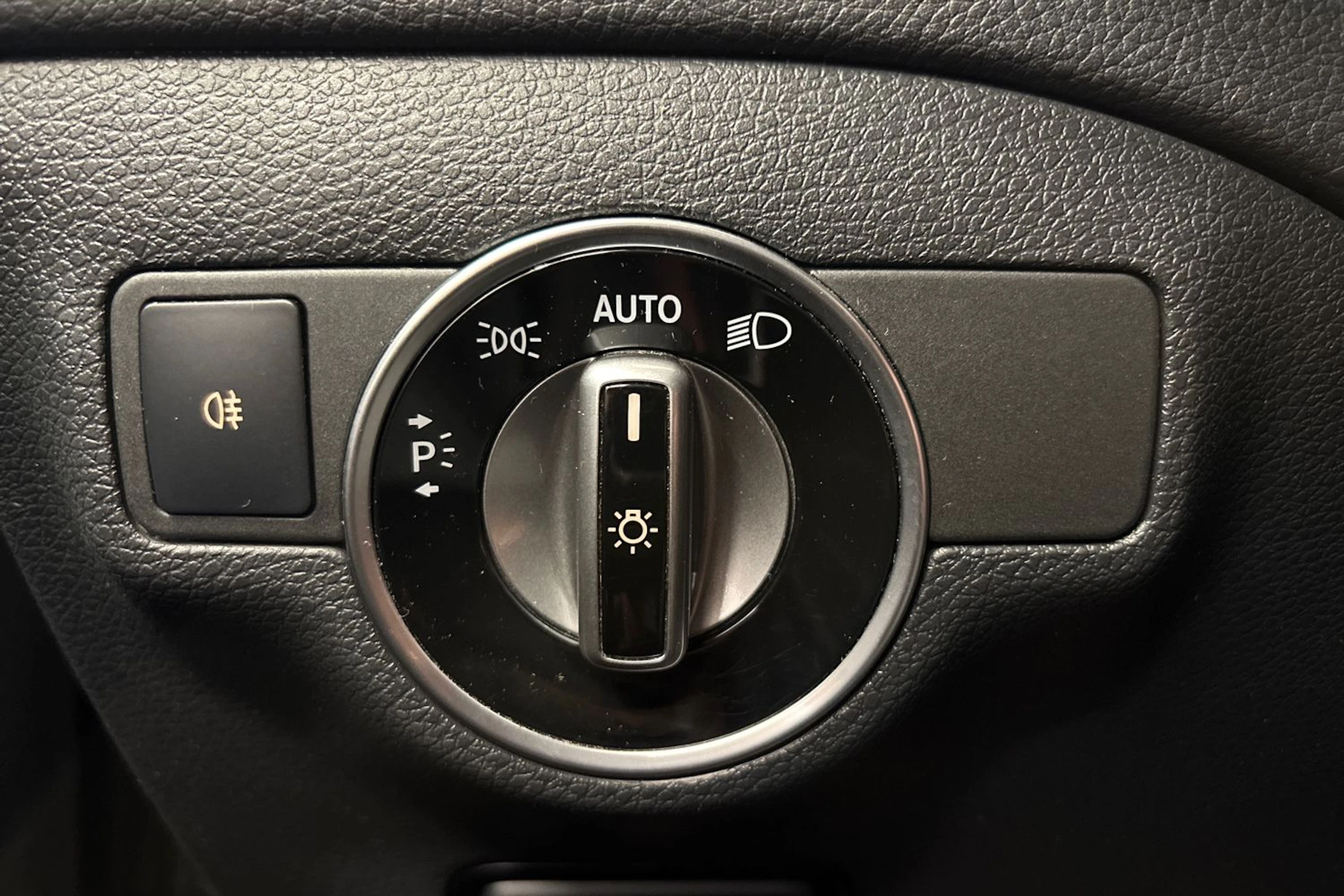 met. ruskea (beige) Mercedes-Benz GLA 2018 kuva 15.