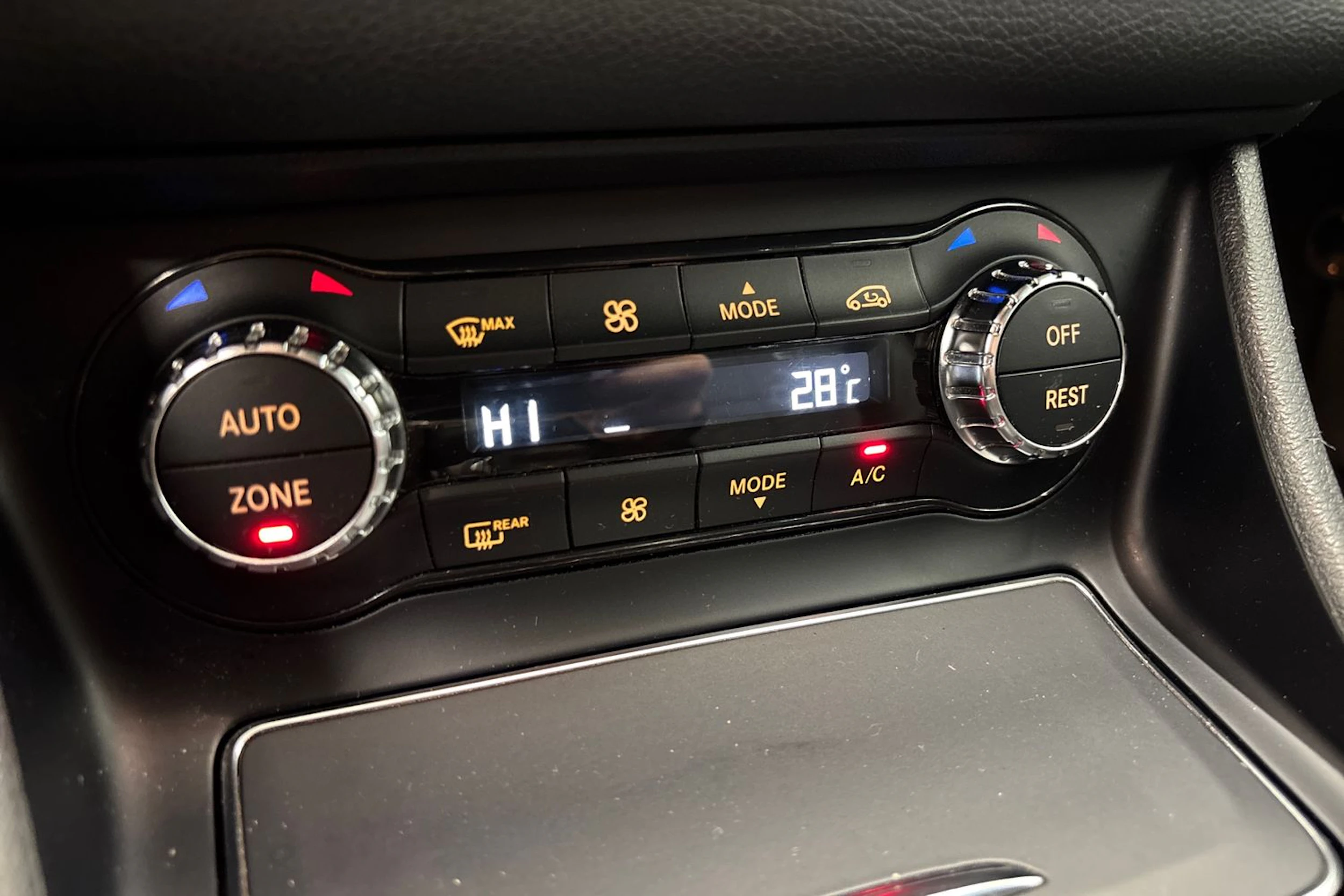 met. ruskea (beige) Mercedes-Benz GLA 2018 kuva 23.