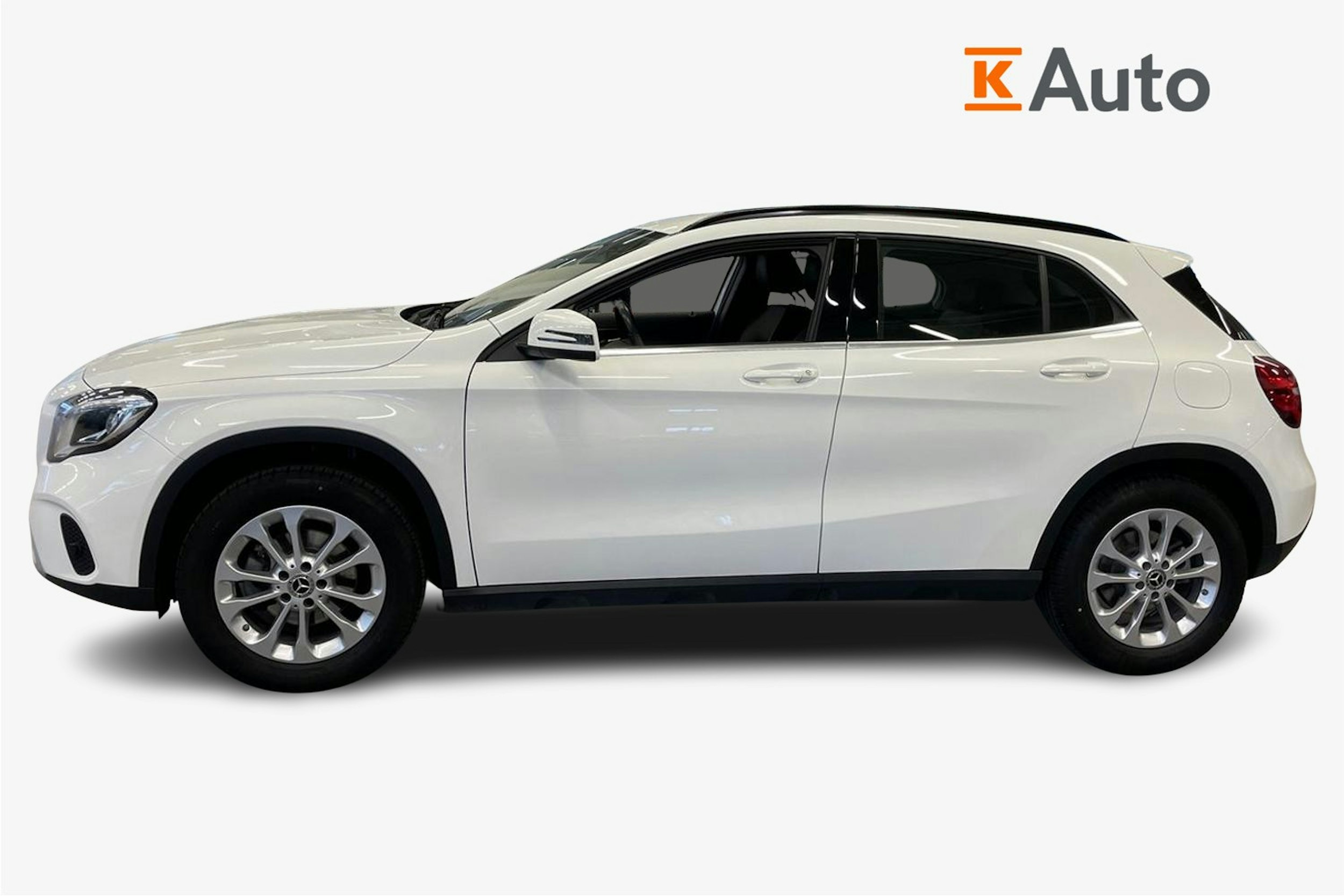 Valkoinen Mercedes-Benz GLA 2018 kuva 6.