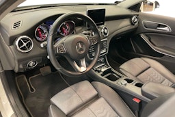 Valkoinen Mercedes-Benz GLA 2018 kuva 7.