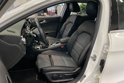 Valkoinen Mercedes-Benz GLA 2018 kuva 14.