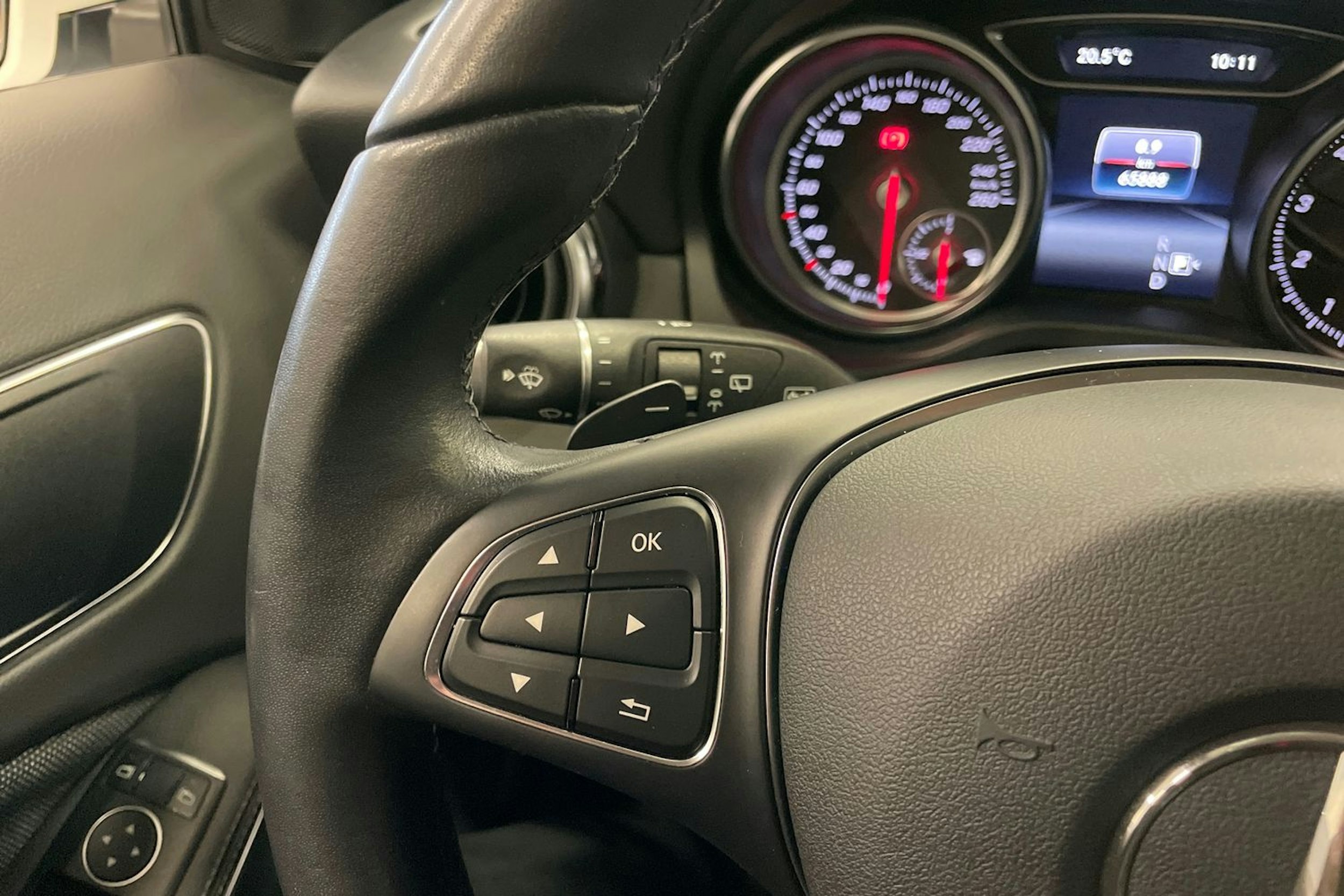 Valkoinen Mercedes-Benz GLA 2018 kuva 15.