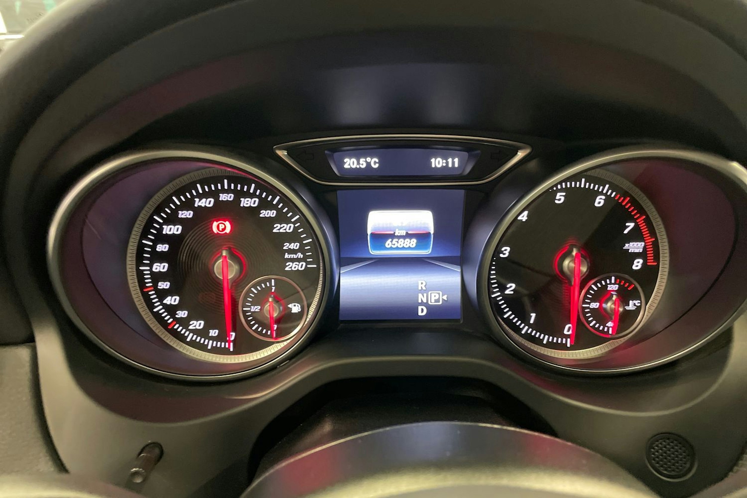 Valkoinen Mercedes-Benz GLA 2018 kuva 16.