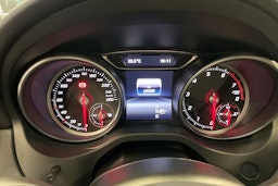 Valkoinen Mercedes-Benz GLA 2018 kuva 16.