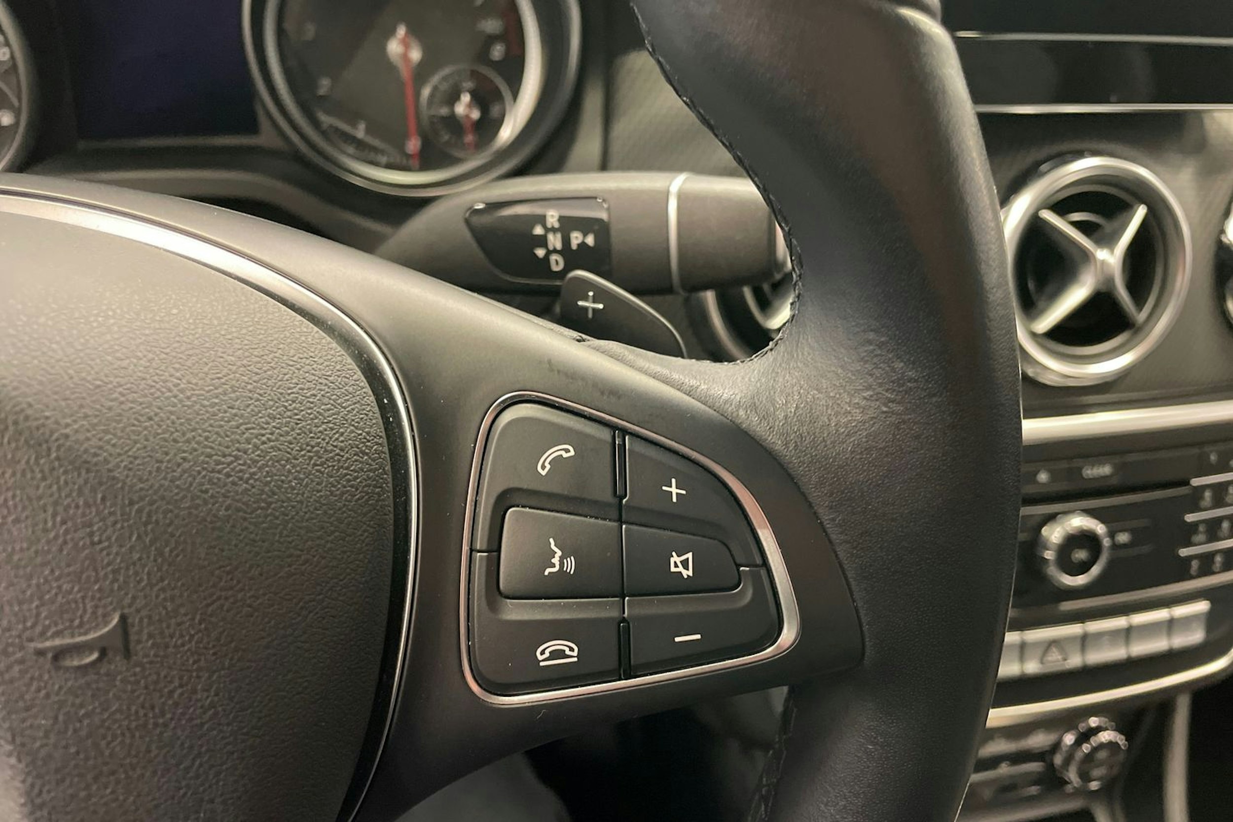 Valkoinen Mercedes-Benz GLA 2018 kuva 17.
