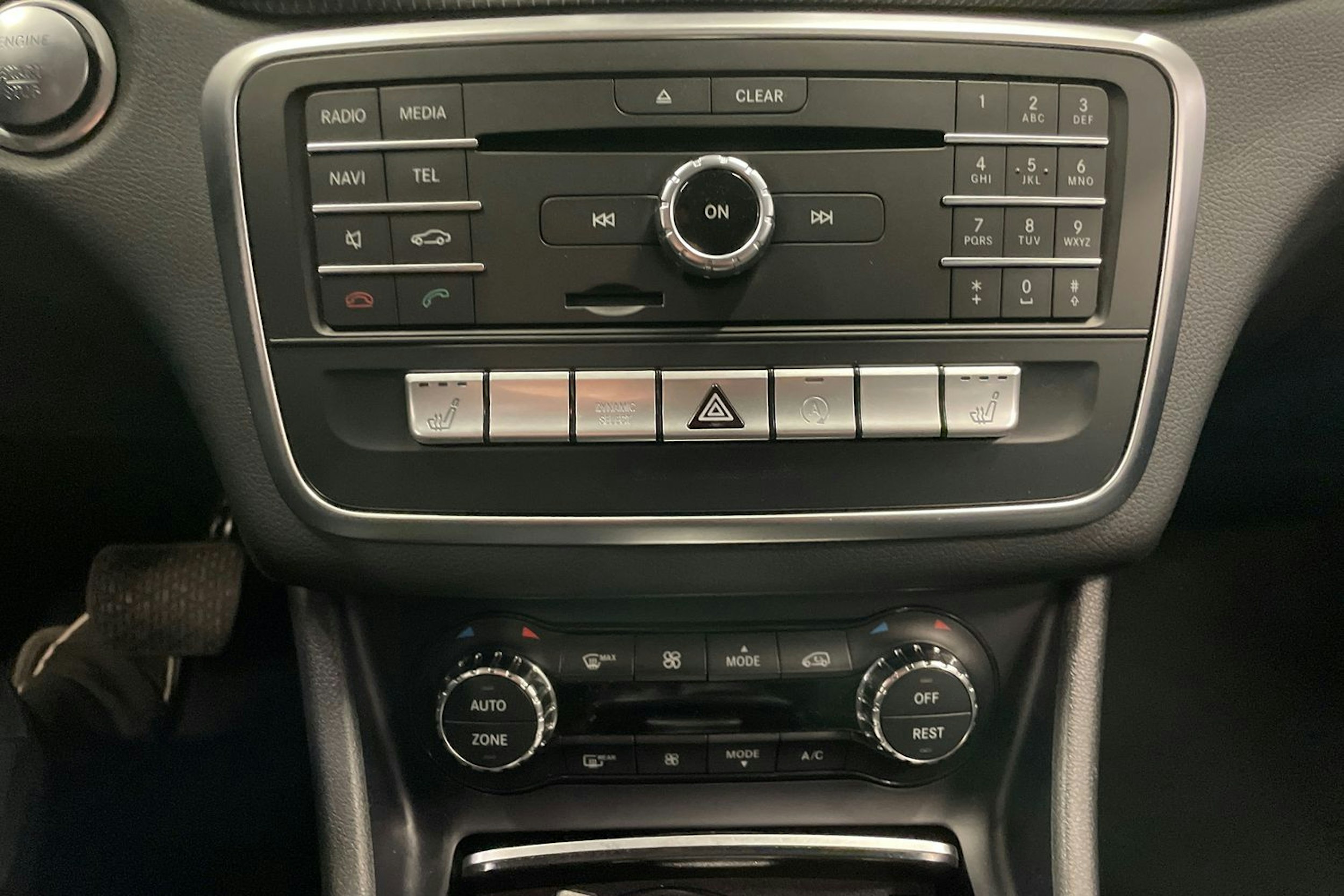 Valkoinen Mercedes-Benz GLA 2018 kuva 18.