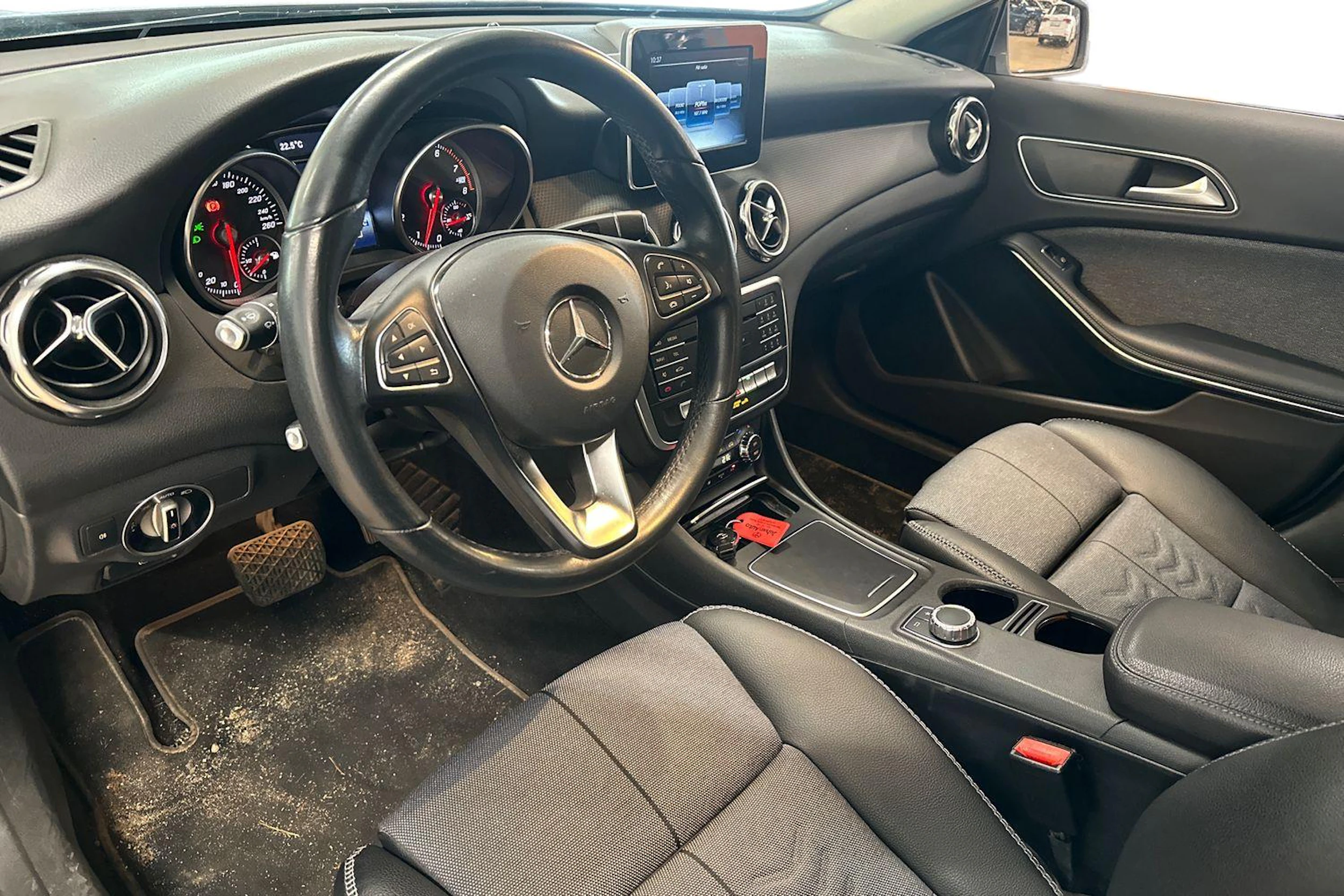 harmaa Mercedes-Benz GLA 2019 kuva 3.