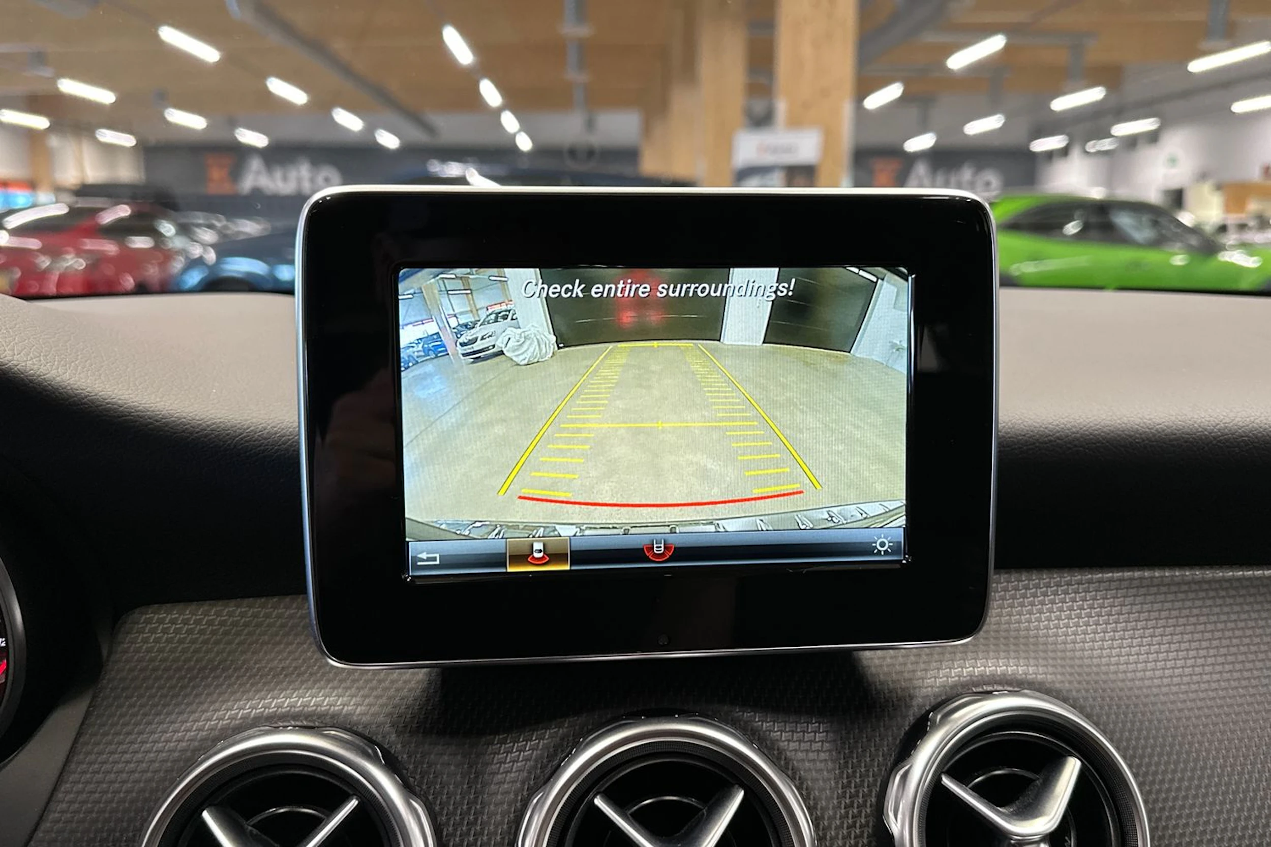 harmaa Mercedes-Benz GLA 2019 kuva 13.