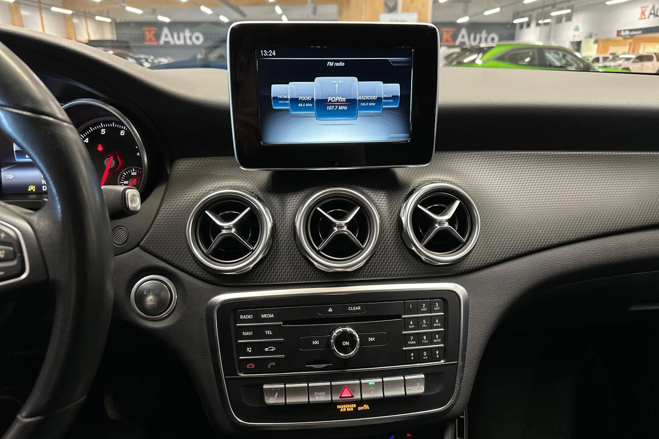 harmaa Mercedes-Benz GLA 2019 kuva 15.