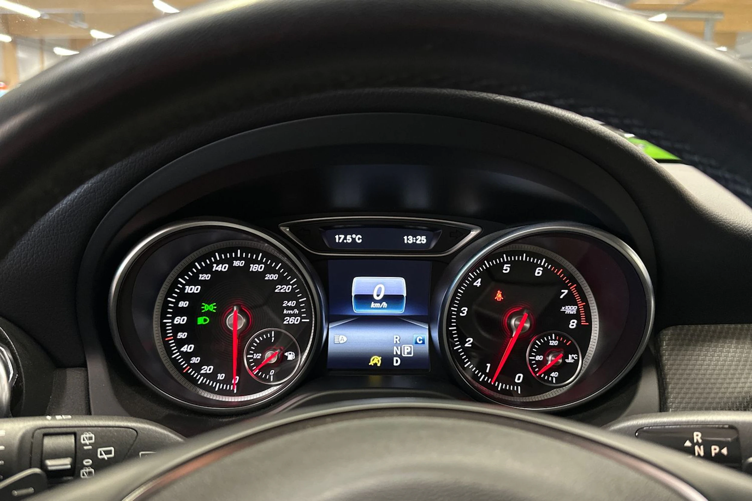 harmaa Mercedes-Benz GLA 2019 kuva 17.