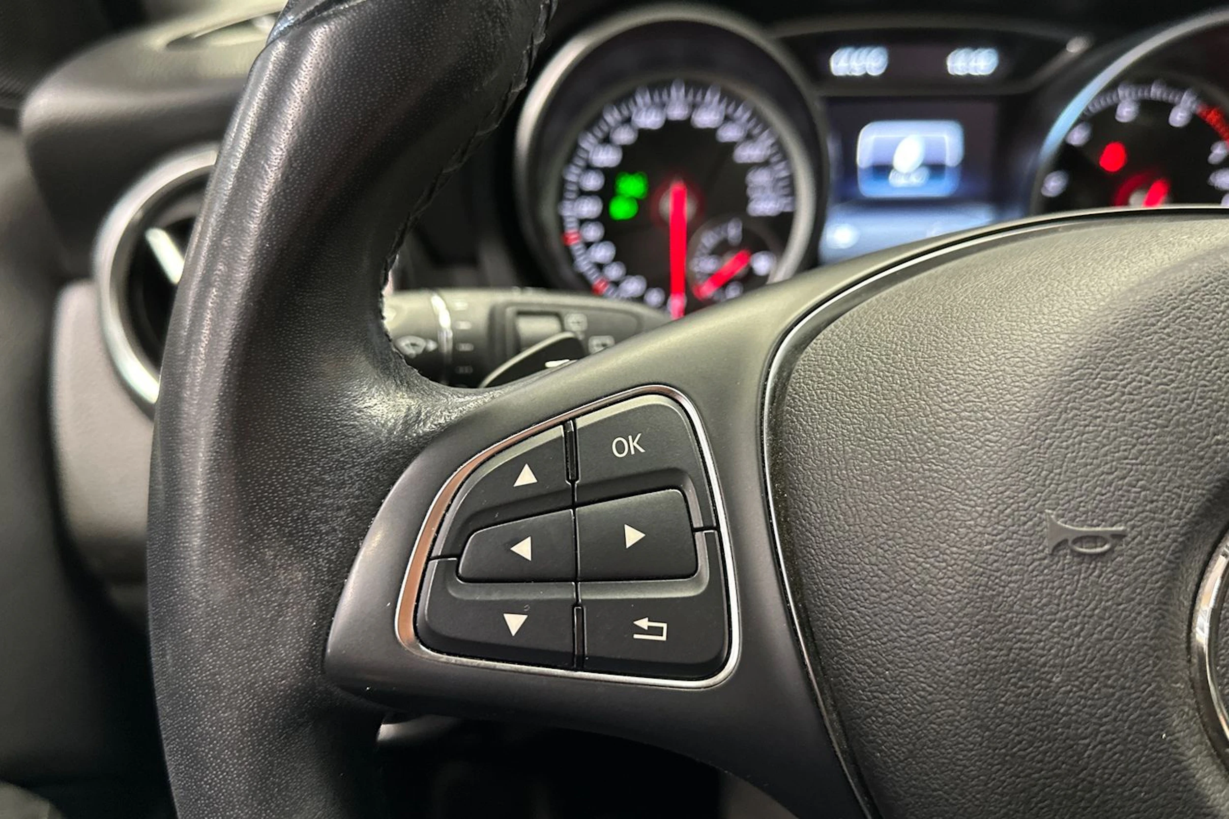harmaa Mercedes-Benz GLA 2019 kuva 20.