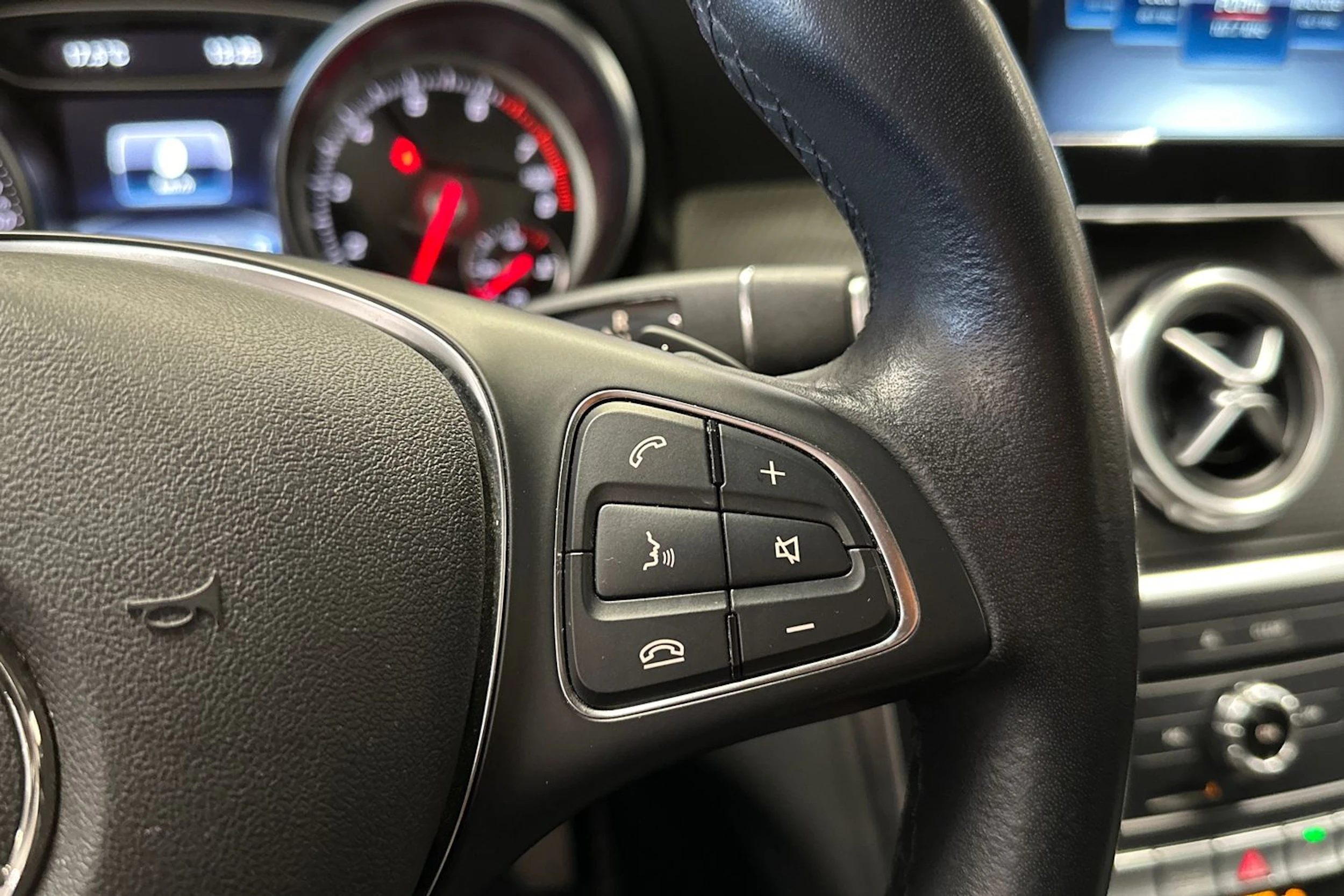 harmaa Mercedes-Benz GLA 2019 kuva 21.