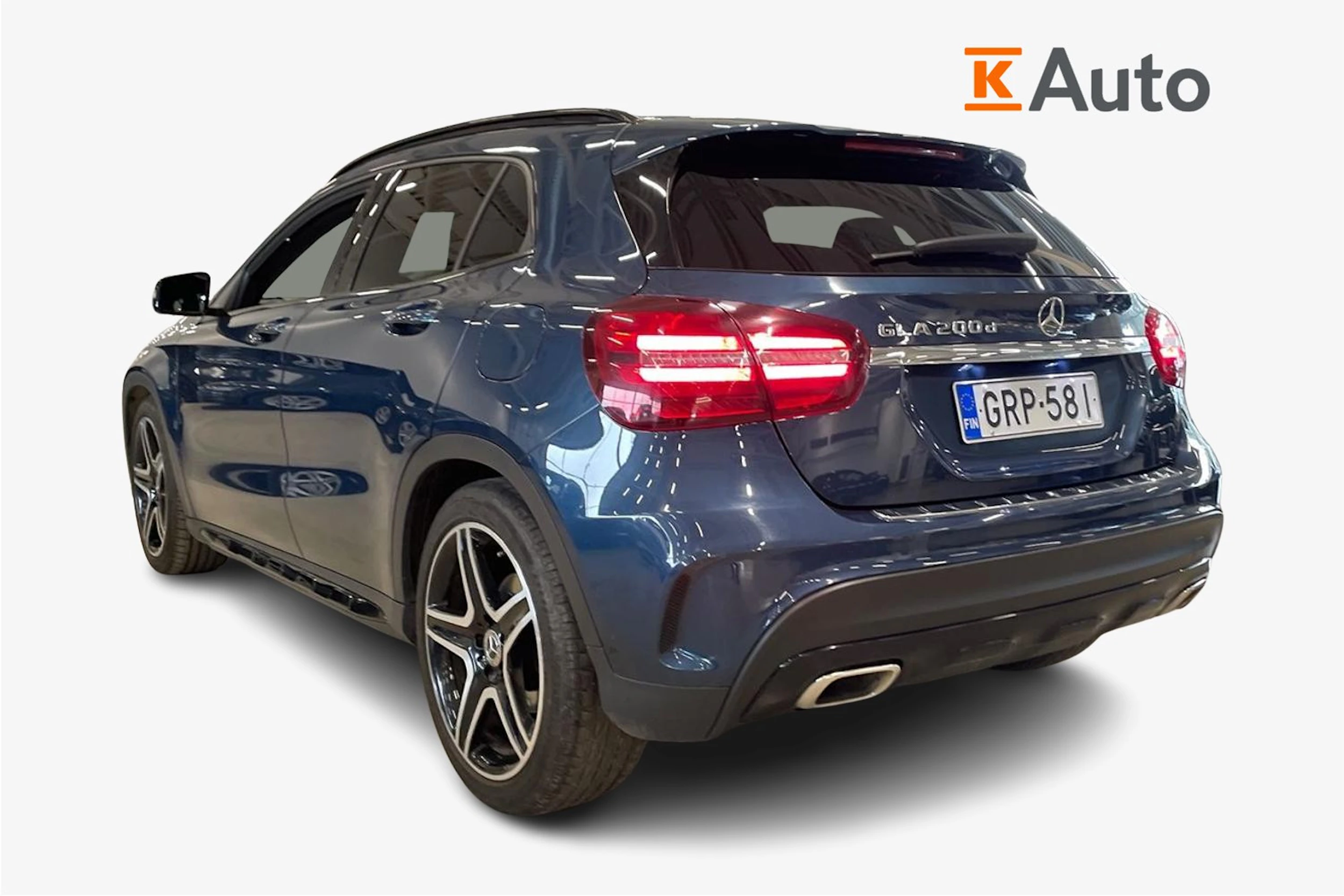sininen Mercedes-Benz GLA 2019 kuva 2.
