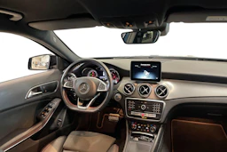 sininen Mercedes-Benz GLA 2019 kuva 7.