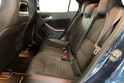sininen Mercedes-Benz GLA 2019 kuva 8.