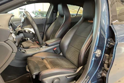 sininen Mercedes-Benz GLA 2019 kuva 11.