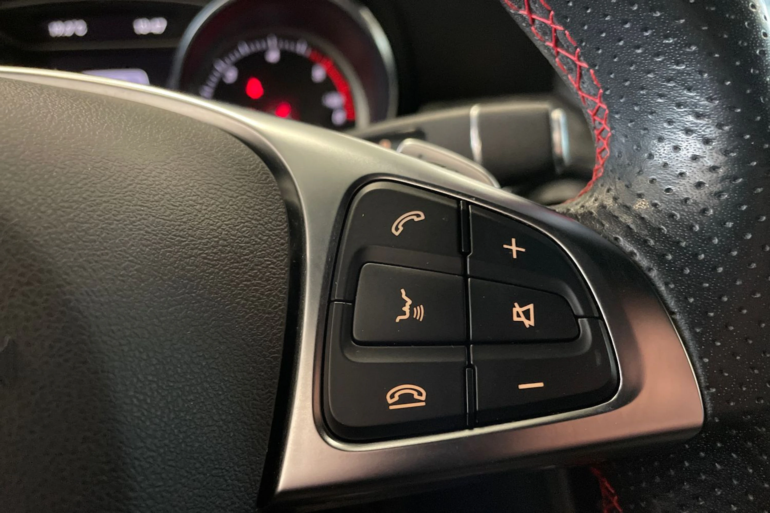 sininen Mercedes-Benz GLA 2019 kuva 13.