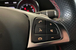 sininen Mercedes-Benz GLA 2019 kuva 13.