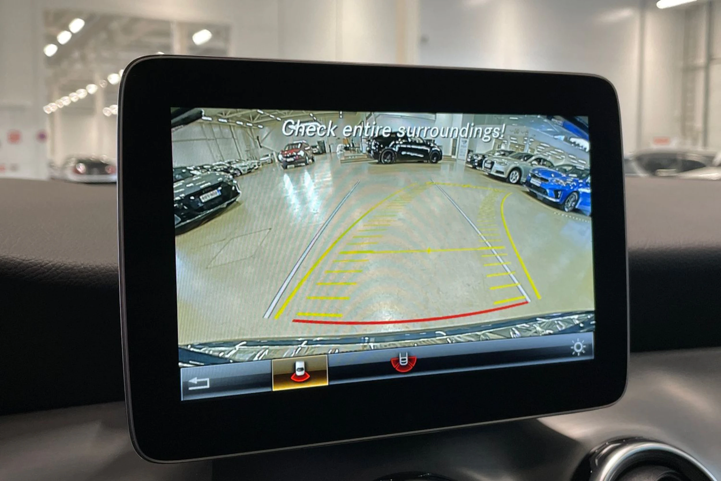 sininen Mercedes-Benz GLA 2019 kuva 18.