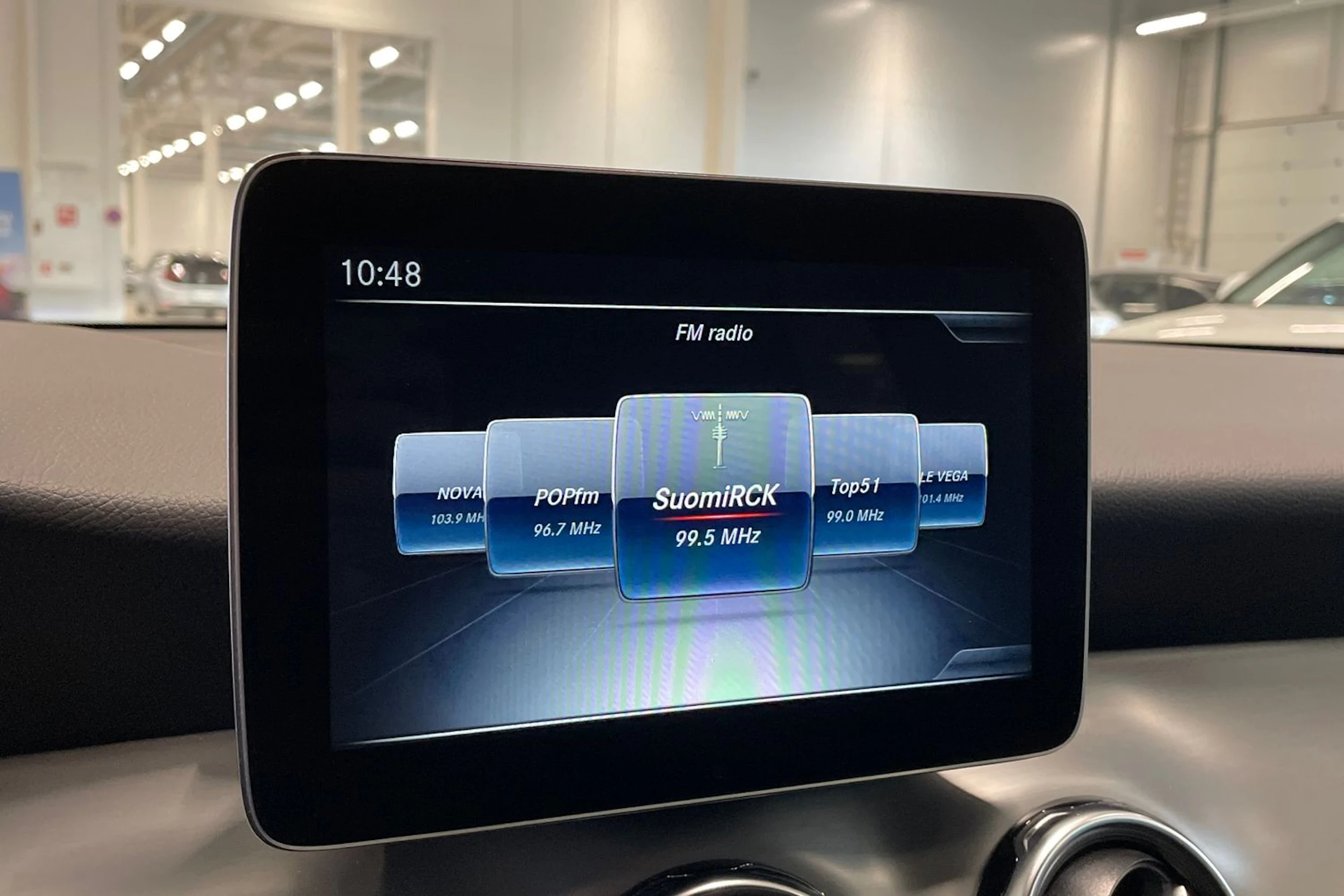sininen Mercedes-Benz GLA 2019 kuva 20.