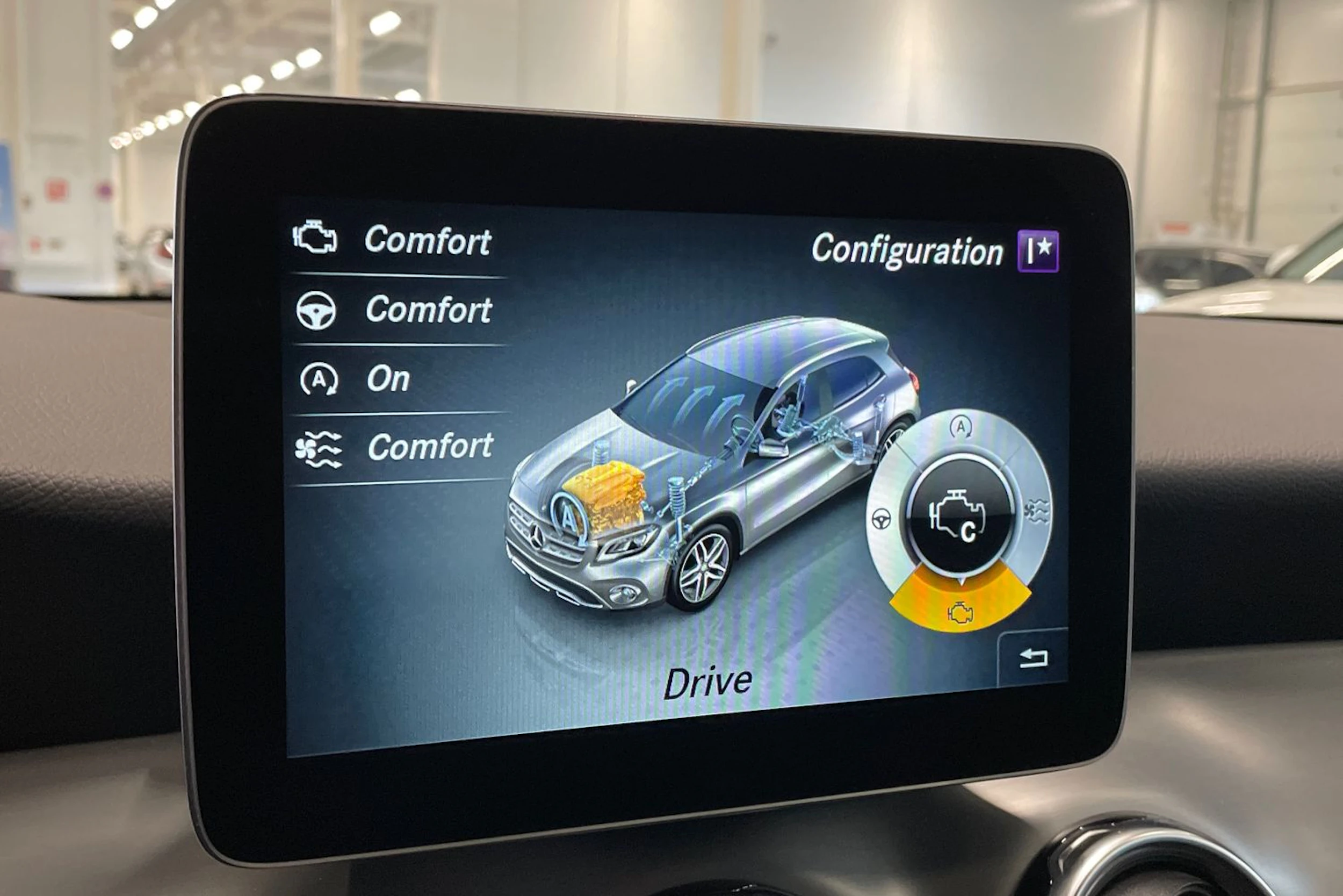 sininen Mercedes-Benz GLA 2019 kuva 22.