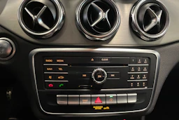 sininen Mercedes-Benz GLA 2019 kuva 24.