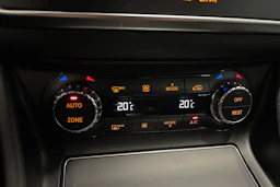sininen Mercedes-Benz GLA 2019 kuva 25.