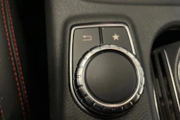 sininen Mercedes-Benz GLA 2019 kuva 26.