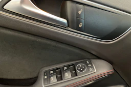 sininen Mercedes-Benz GLA 2019 kuva 28.