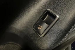 sininen Mercedes-Benz GLA 2019 kuva 29.