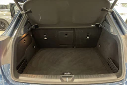 sininen Mercedes-Benz GLA 2019 kuva 30.