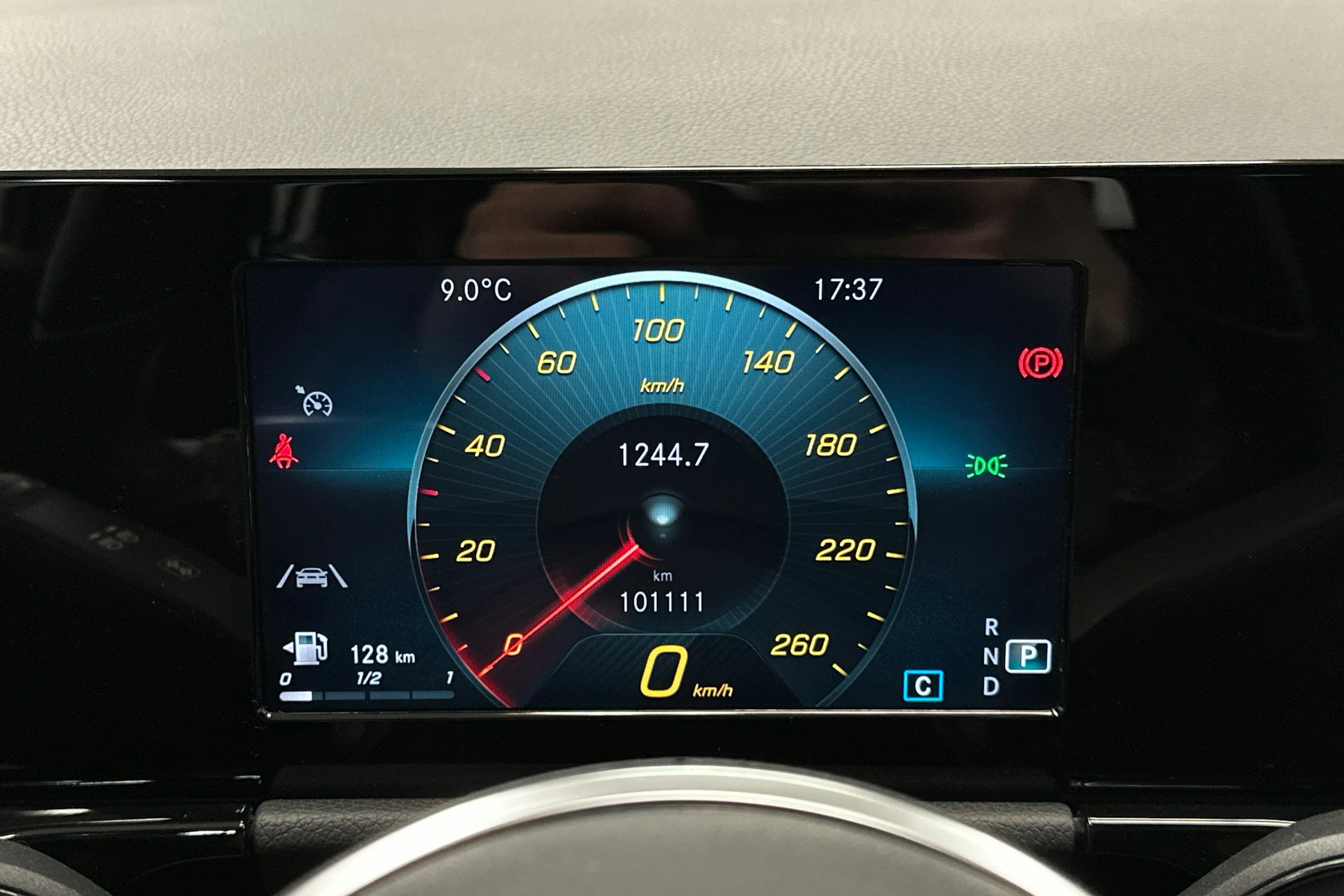 musta Mercedes-Benz GLA 2020 kuva 22.