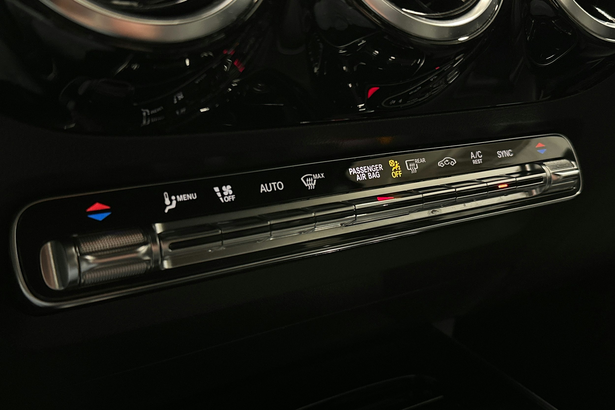 musta Mercedes-Benz GLA 2020 kuva 27.