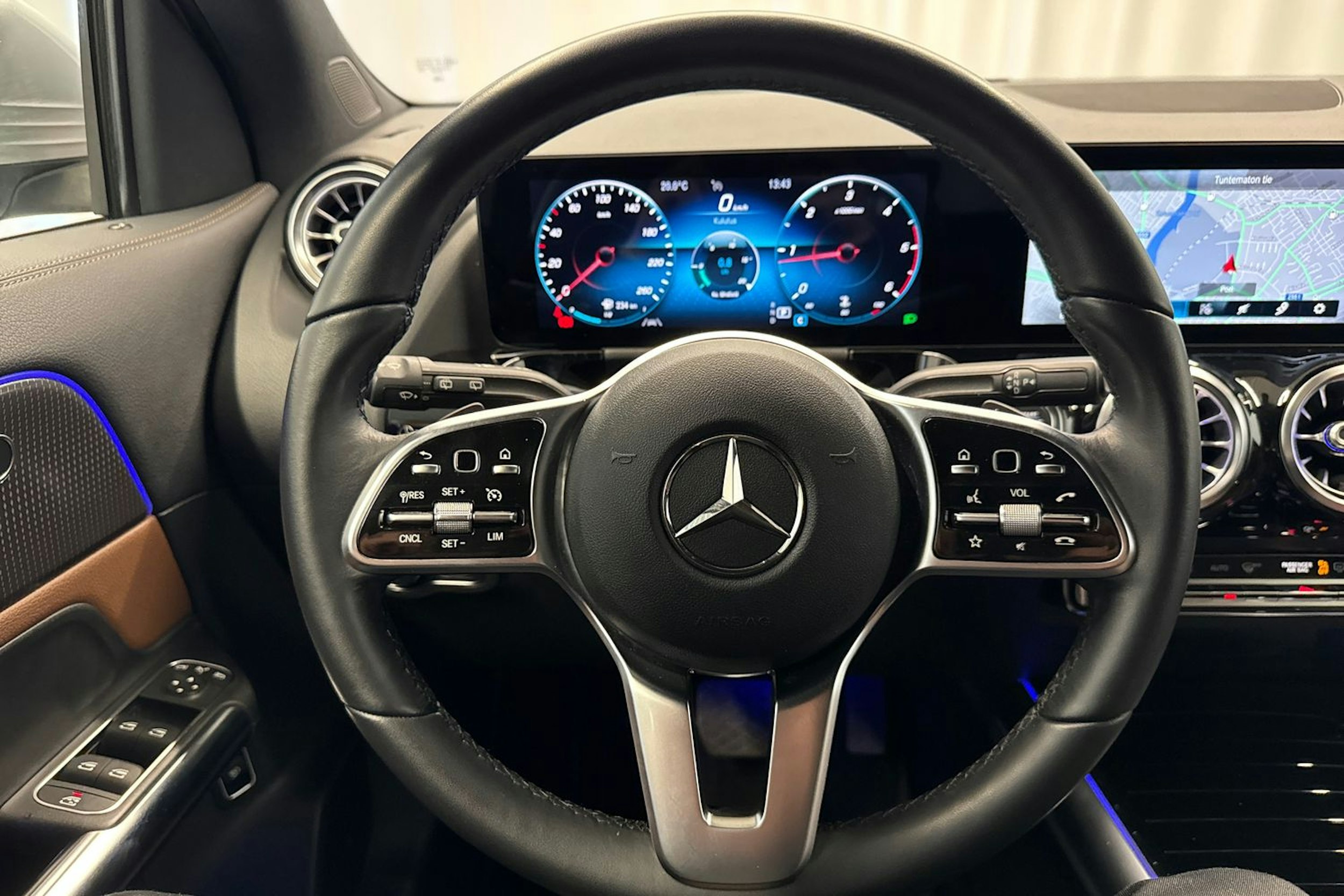 harmaa Mercedes-Benz GLA 2020 kuva 14.