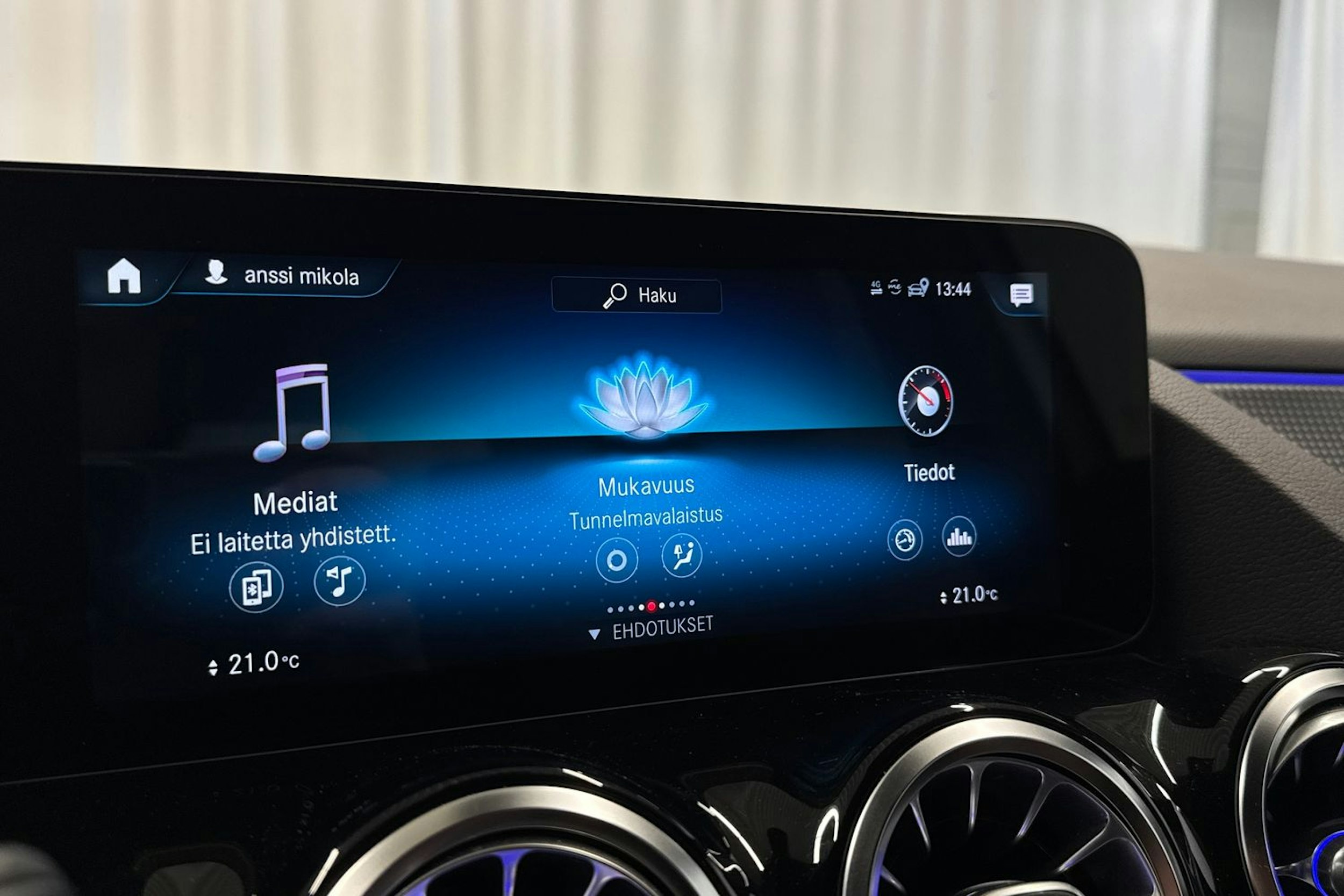 harmaa Mercedes-Benz GLA 2020 kuva 19.