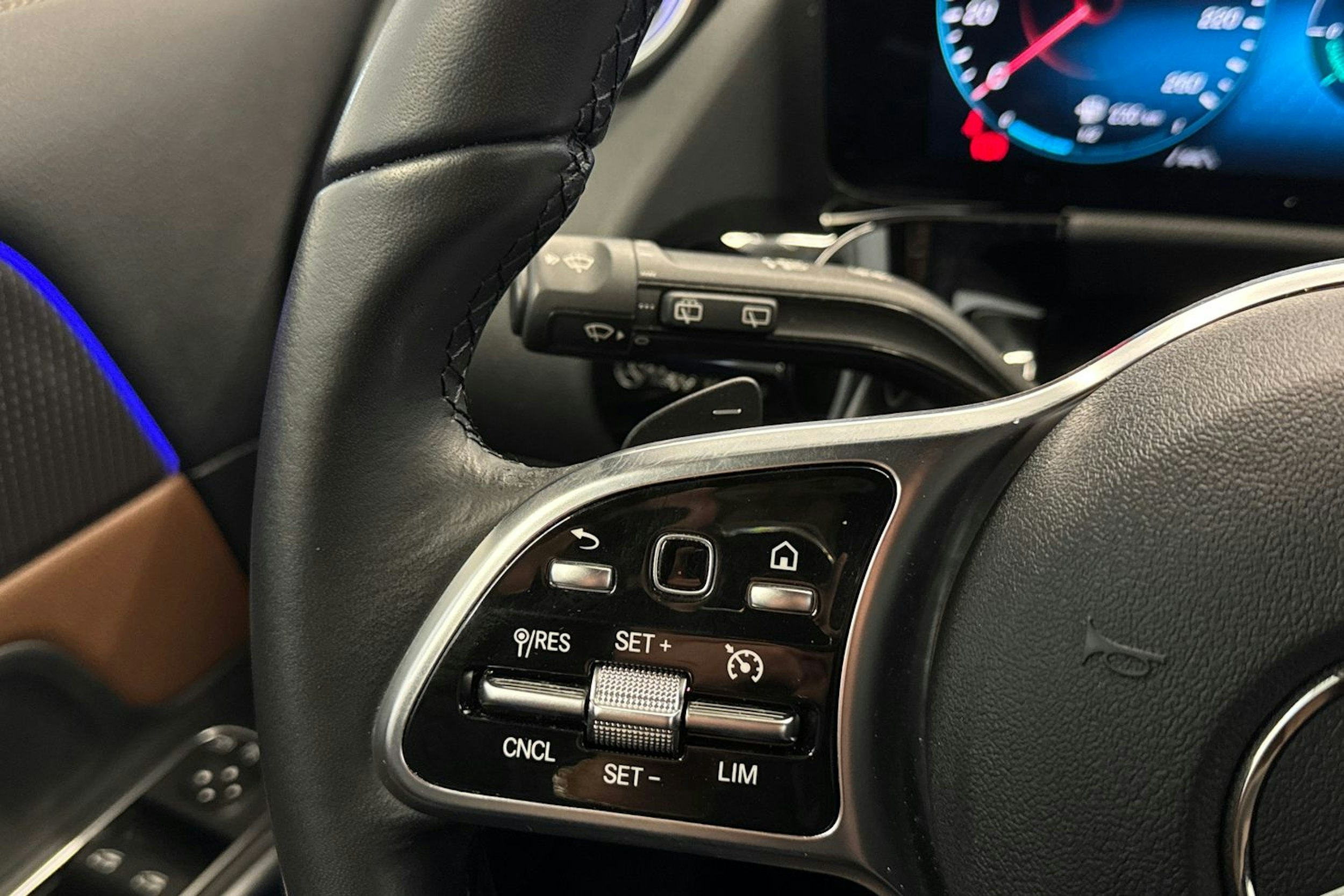 harmaa Mercedes-Benz GLA 2020 kuva 21.
