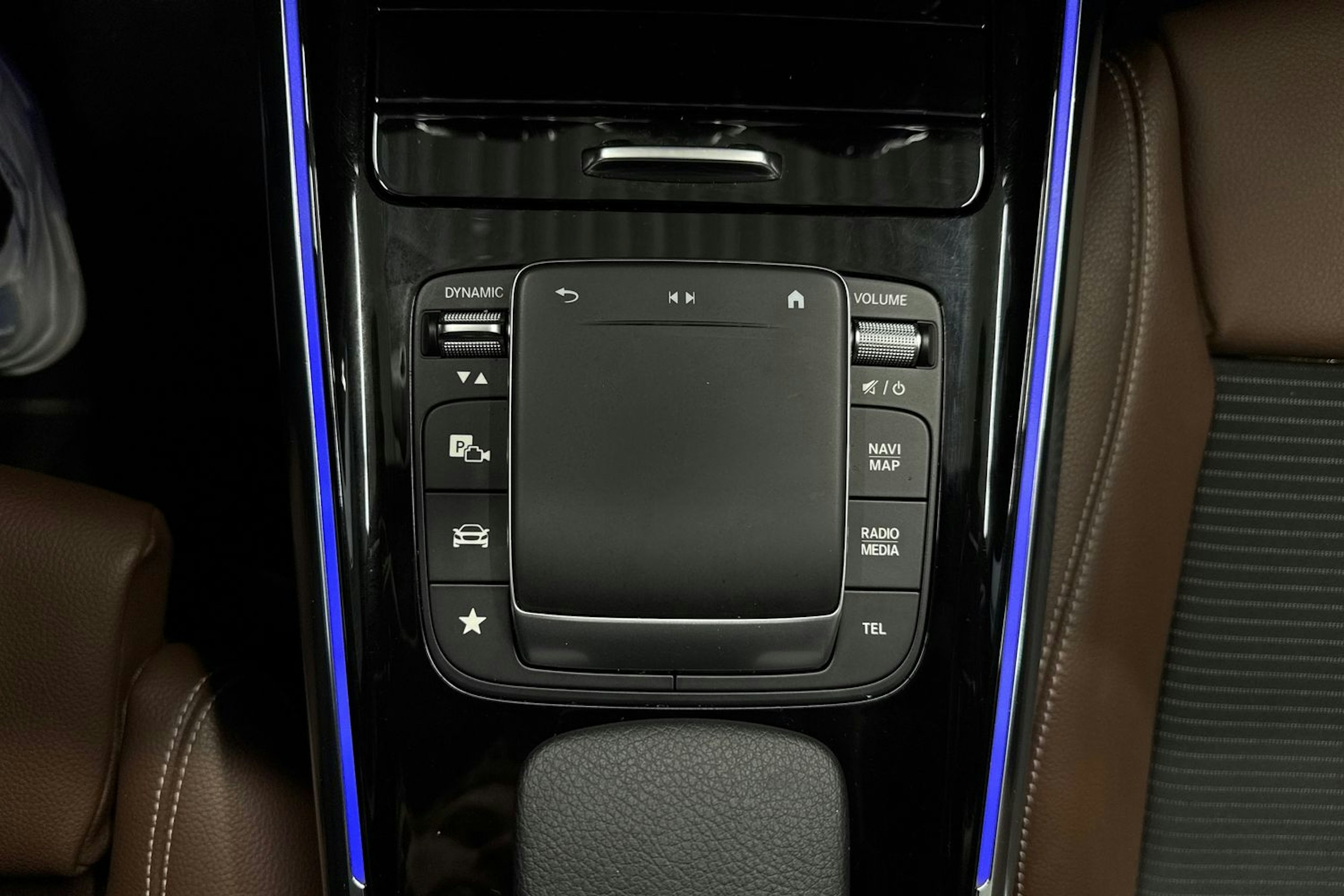 harmaa Mercedes-Benz GLA 2020 kuva 23.