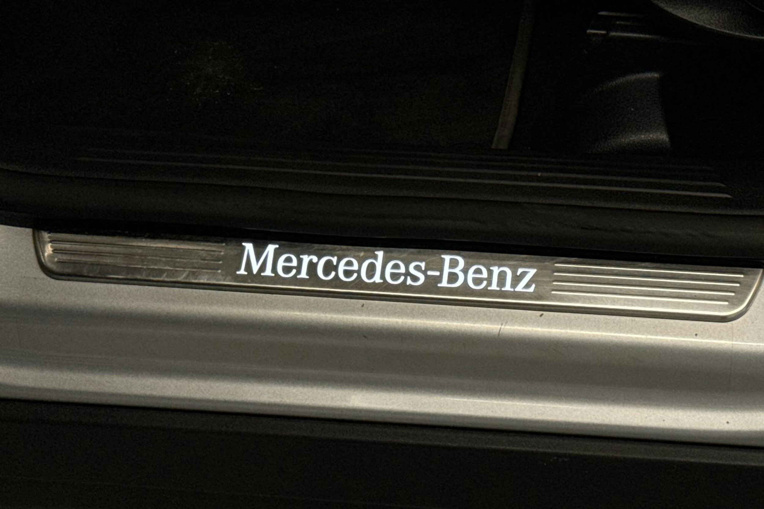 harmaa Mercedes-Benz GLA 2020 kuva 28.