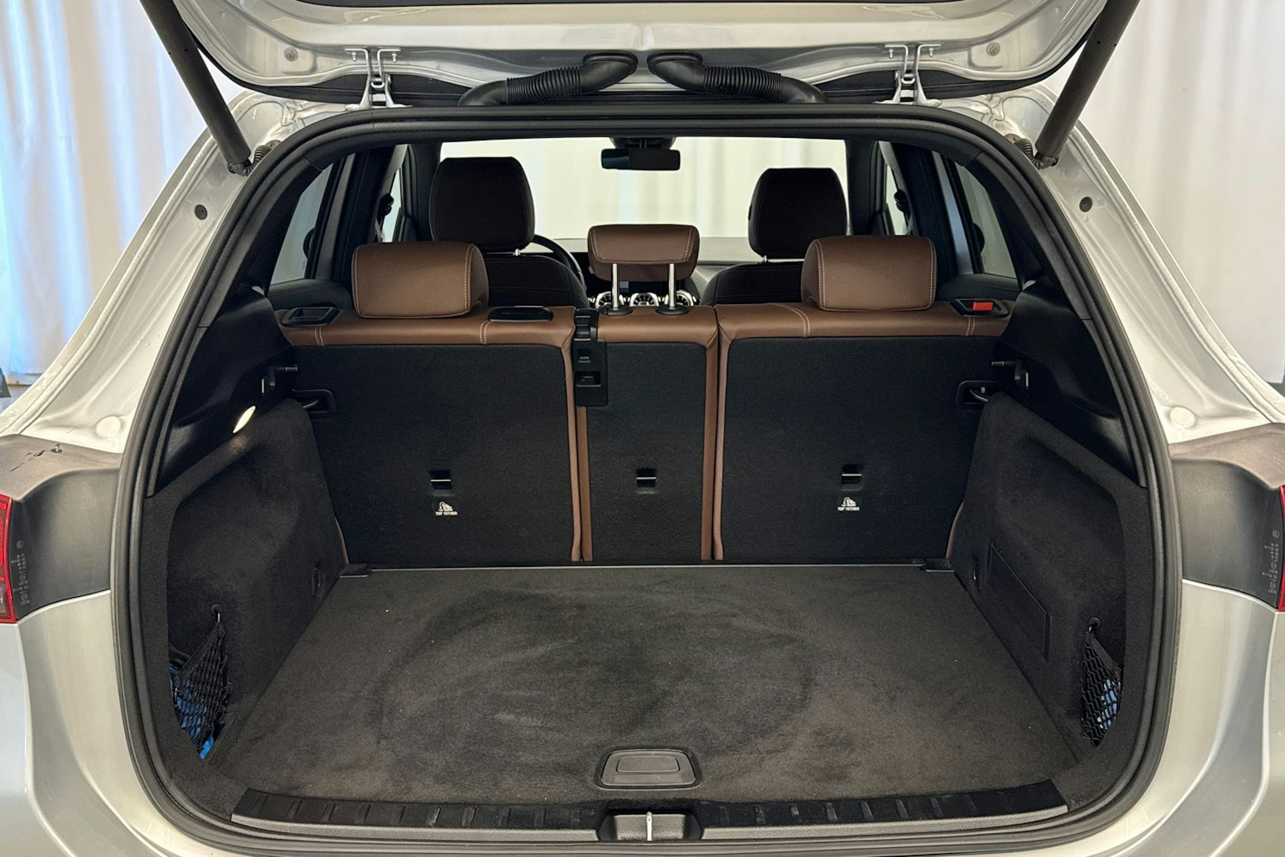 harmaa Mercedes-Benz GLA 2020 kuva 30.