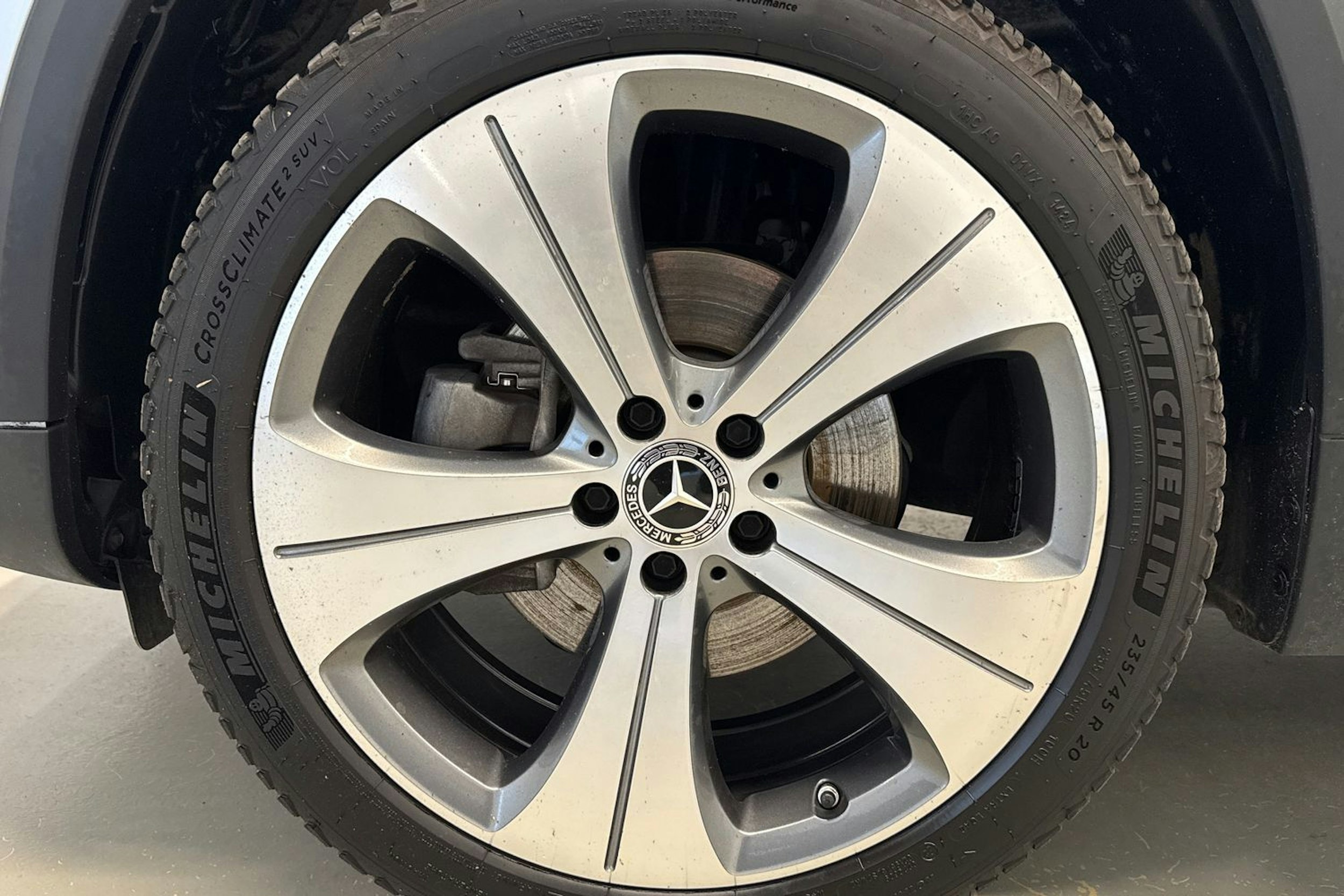harmaa Mercedes-Benz GLA 2020 kuva 33.