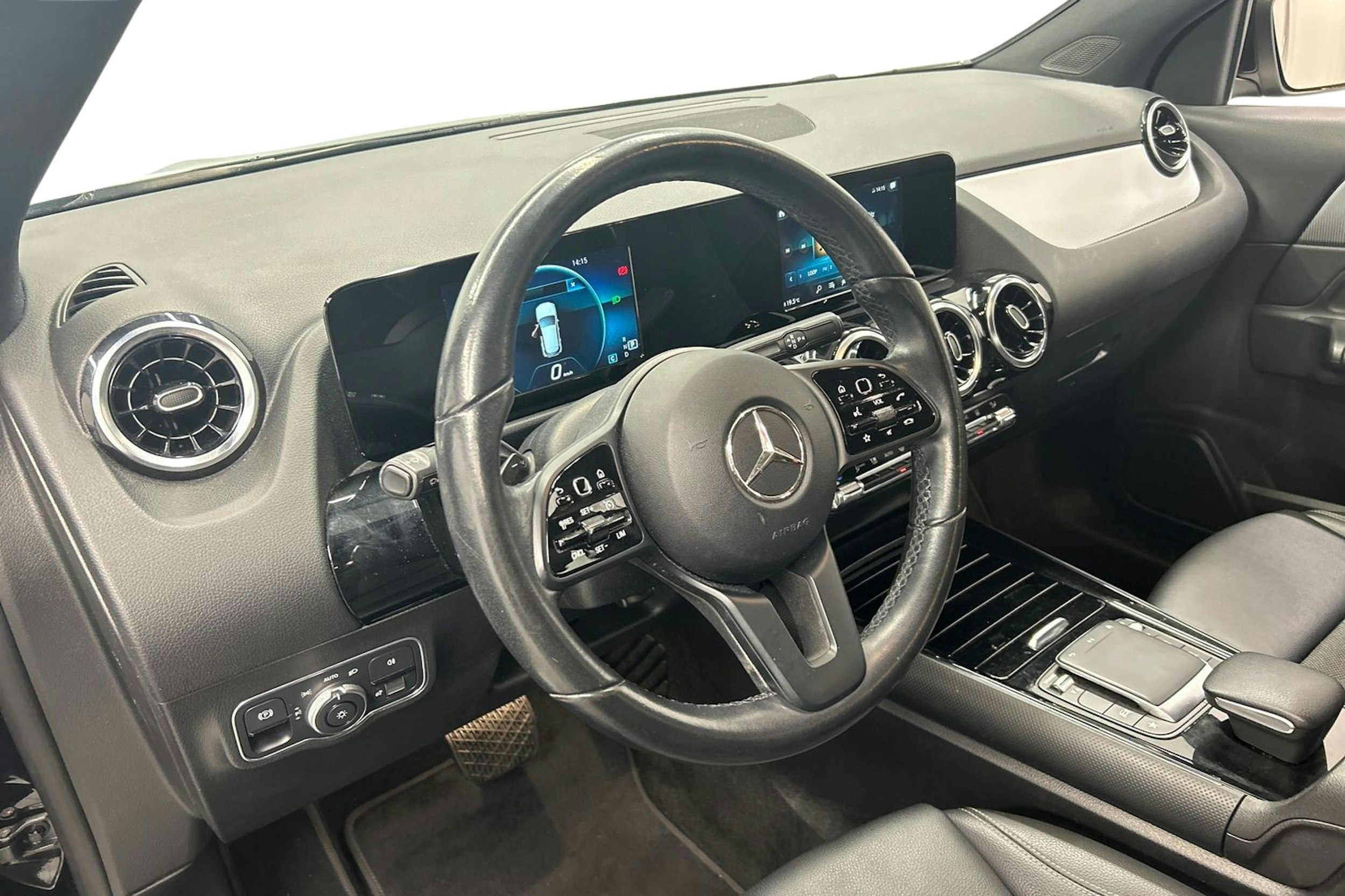 musta Mercedes-Benz GLA 2021 kuva 7.
