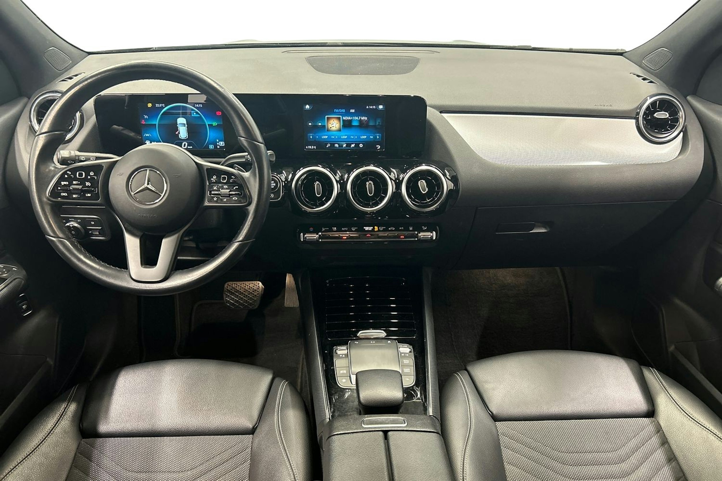 musta Mercedes-Benz GLA 2021 kuva 9.