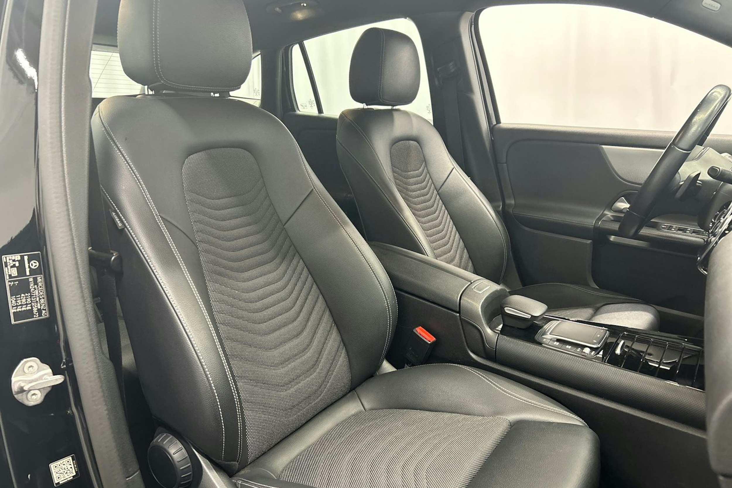 musta Mercedes-Benz GLA 2021 kuva 14.