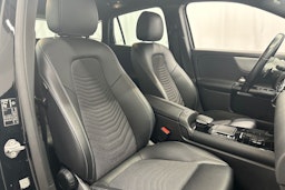 musta Mercedes-Benz GLA 2021 kuva 14.