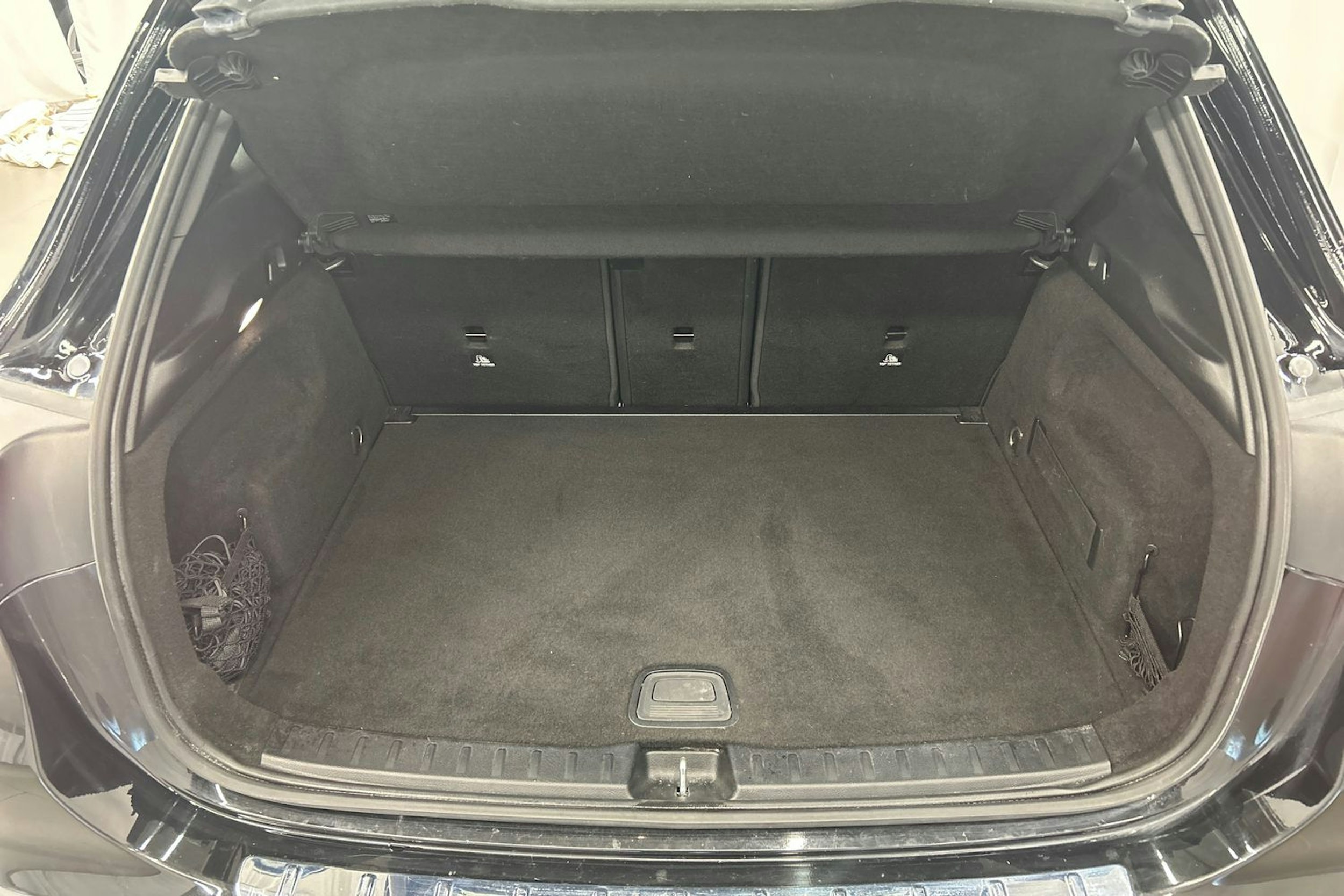 musta Mercedes-Benz GLA 2021 kuva 16.