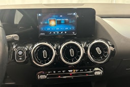 musta Mercedes-Benz GLA 2021 kuva 21.