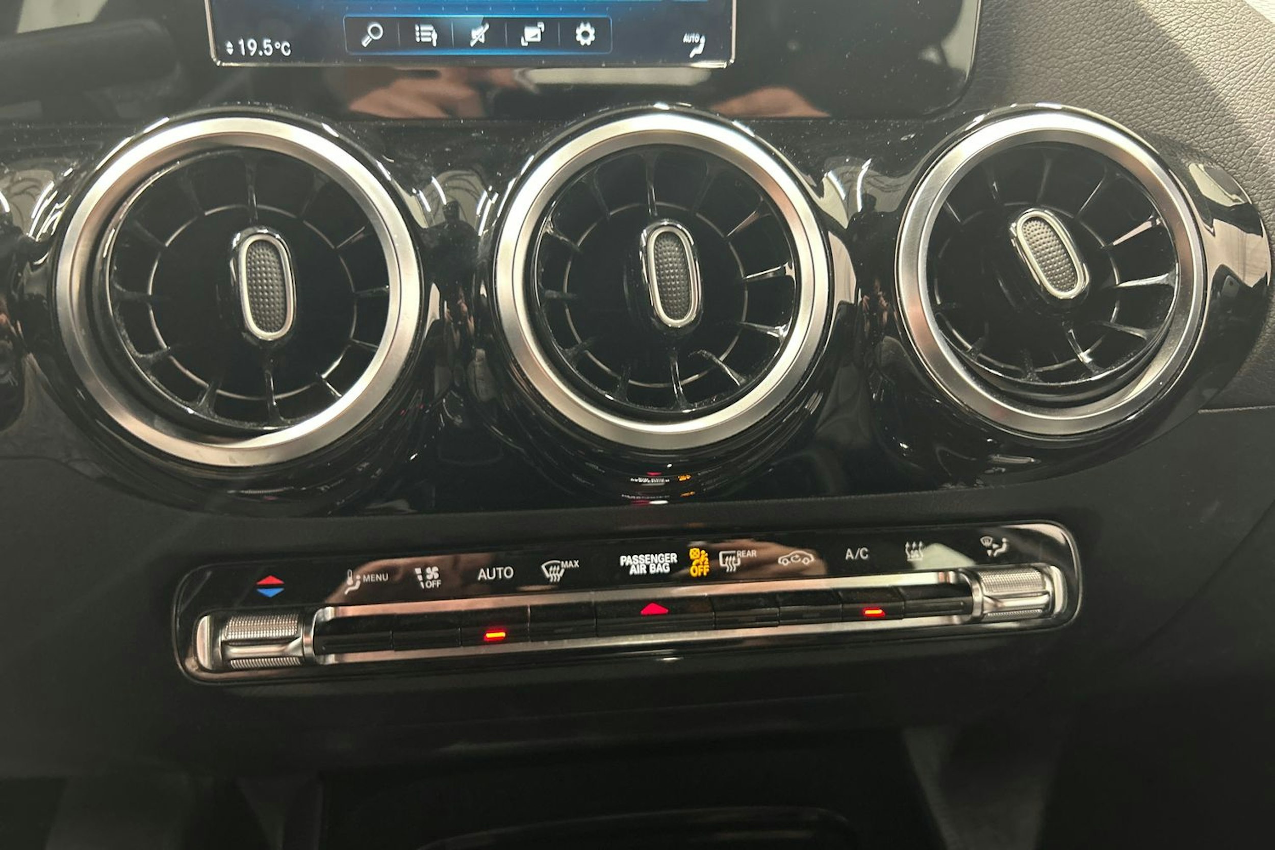 musta Mercedes-Benz GLA 2021 kuva 24.