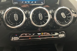 musta Mercedes-Benz GLA 2021 kuva 24.